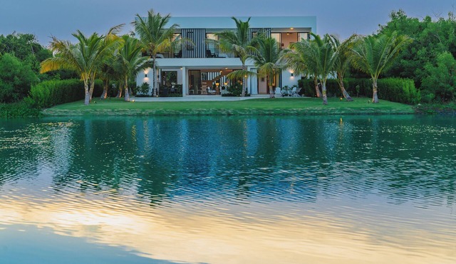 NEW LAKE FRONT VILLA IN DELIGHTFUL PUNTA CANA RESORT