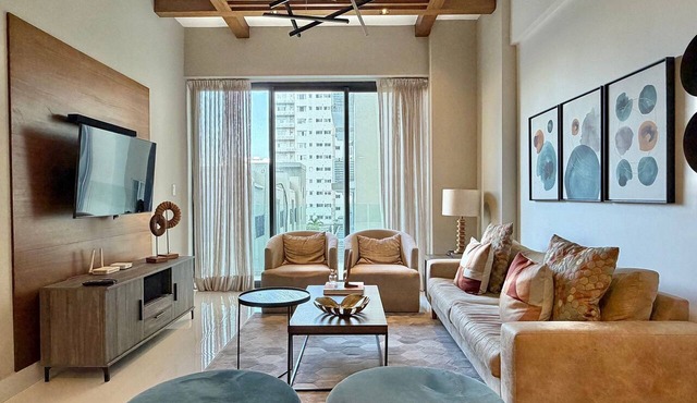 Newest&MostLuxurious-w/Pool-WiFi-Gym-A/C-YellowKey