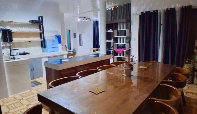 Nomads Retreat House family room for 8 guests
