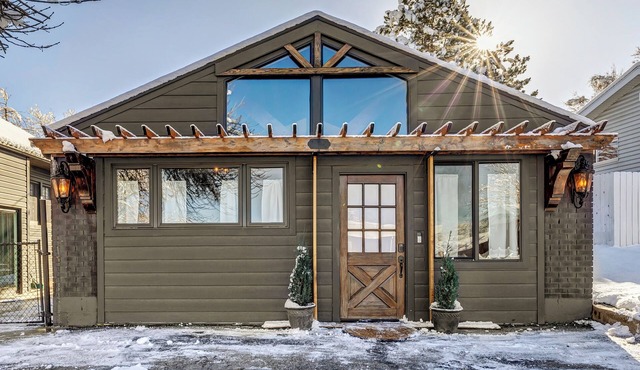 North Salt Lake Escape w/Hot Tub and Claw foot Soaking Tub in Bountiful