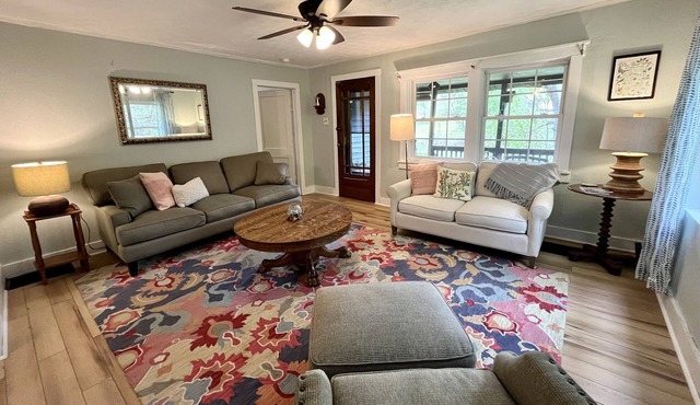 NRG, Peaceful cabin on 4 acres! 7 min to the bridge & 15 min to Hawks Nest Park in Fayetteville