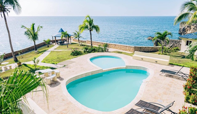 Oceanfront 4-bedroom villa in Rio San Juan