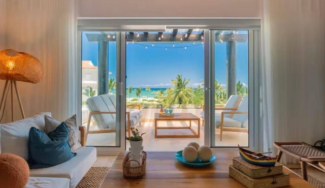 Oceanfront Paradise: Private Beach Access