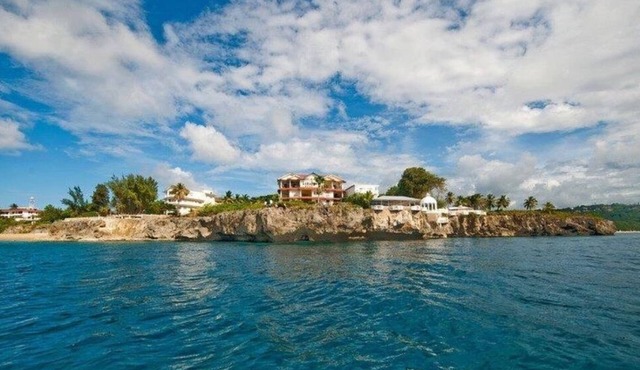 Oceanfront Penthouse with breath taking views