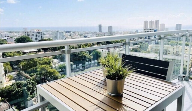 Oceanview 1BR 2BA 14th Floor ~ Balcony, ACs,Wifi,Pool,Gym and Social Area