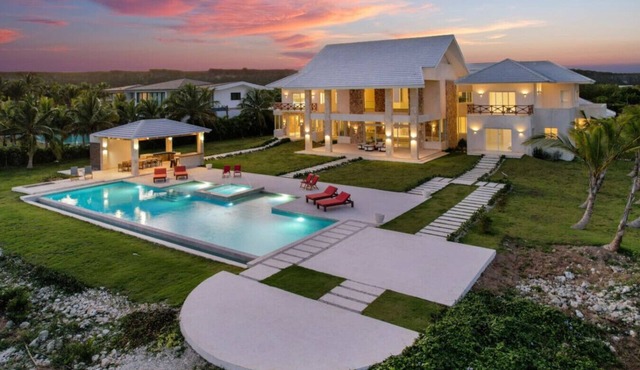 Okyanus: Spectacular oceanview villa w/pool, Jacuzzi, full staff & golf cart