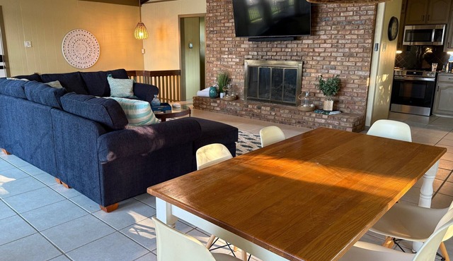 Open Water - Charming 3-bedroom house on Cedar Creek Lake in Tool