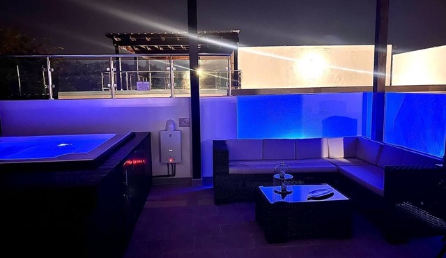 Outstanding Pent House w/Jacuzzi