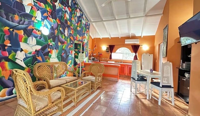 Painted house- 4 pax, 4 min from the beach
