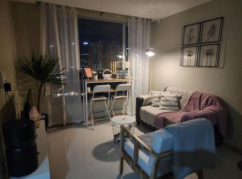 Panoramic Skyline Views Cozy Vibes Near It All