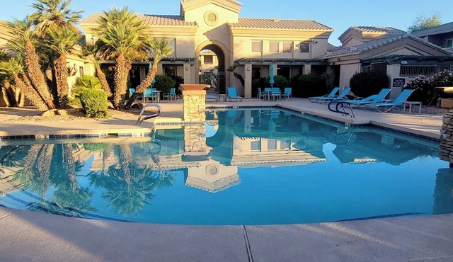 Peaceful 2 bedroom 2 bathroom ground floor condo steps from pool and hot tub! in Phoenix