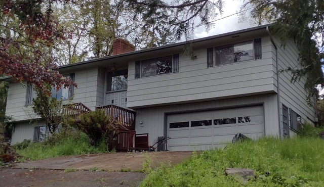 Peaceful Country Retreat – Only 16 Miles to Oregon Country Fair! in Eugene