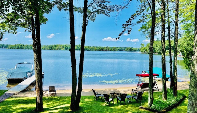 Peaceful Traverse City Lake Front w/Fireplace, Sauna, & Kayaks, Pontoon Avail. in Traverse City