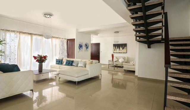 Penthouse Oasis in Gated Community w/Hot Tub