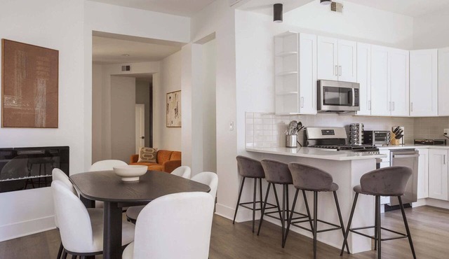 Penthouse Designer Loft 4W | GoldCoast/River North in Chicago