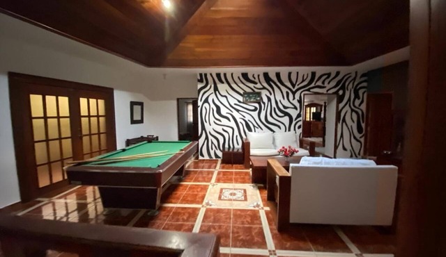 Perfect for family reunion, 3 minutes from restaurant 20 min away/from lake