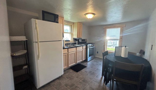 Perfect for fishing groups! Port Clinton guest unit w/AC, boat parking/plug in in Port Clinton