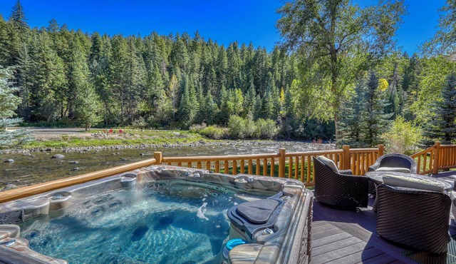 Pet Friendly River Front Home with Hot Tub & A/C in Pagosa Springs