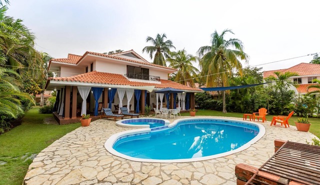 Pool+Jacuzzi| DailyCleaning| Golf| Privacy| BBQ