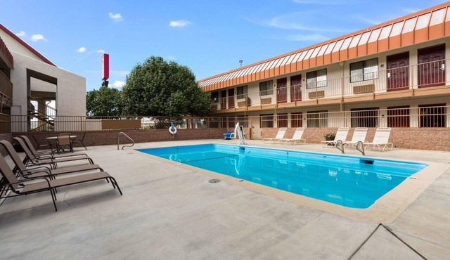 Poolside Stay with Breakfast Included | 2 mi to Rio West Mall shopping | 2 Units in Gallup