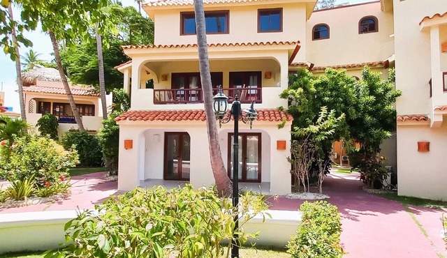PREMIUM QUEEN BED ROOM Pool and Beach Club - La Piazzetta #74
