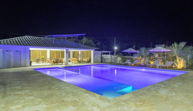 Prime Villa w/Private Pool Sleeps 18+ Near Ensenada & Punta Rucia Beaches
