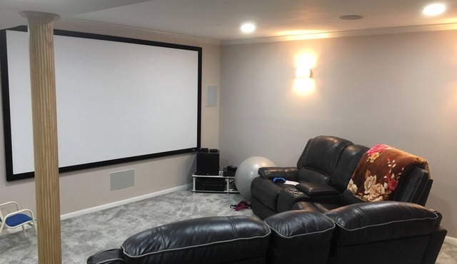 Privacy, entertainment, comfort galore 2 BR LR 1BA Home Theater, Pool Table in Suffield