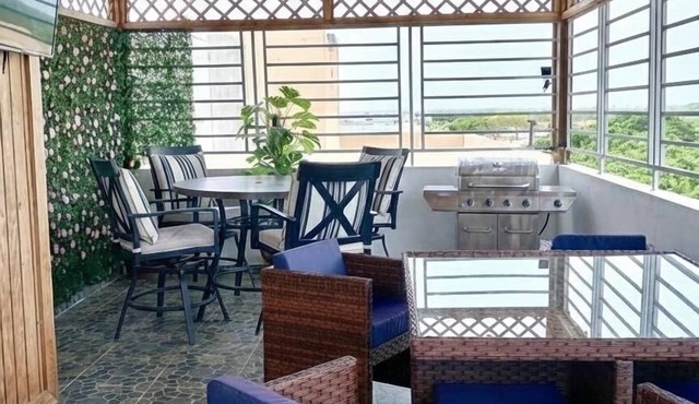 Private 3BR Home with Rooftop & Parking, Fast Wi-Fi