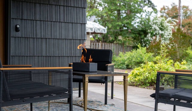 Private, design-forward 3bd, 2ba home in Eugene’s desirable Oakway neighborhood. in Eugene