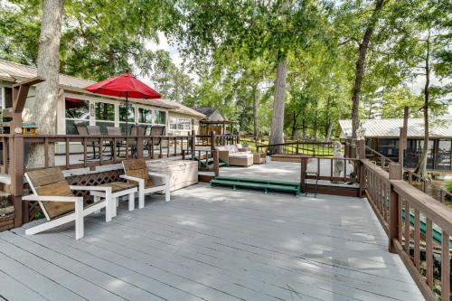 Private Dock + Fire Pit: Gantt Lake Getaway! in Andalusia