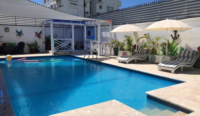 Private Family Villa for 12 people one block from beach