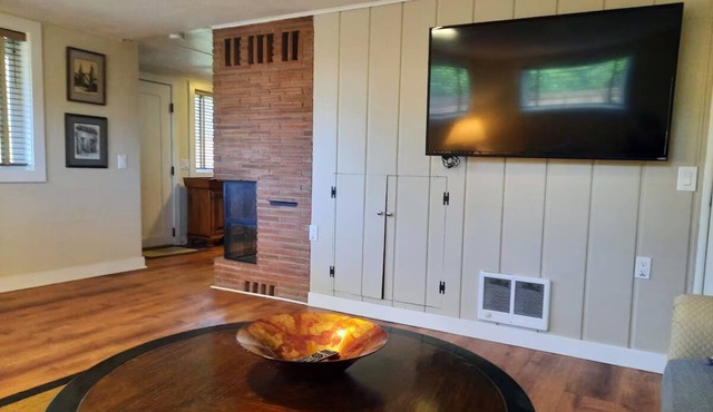 Private & Spacious Daylight Basement Apartment with Kitchen in Seattle