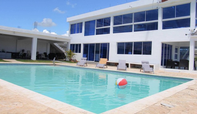Private Villa w Pool & BBQ Up to 25 Guests