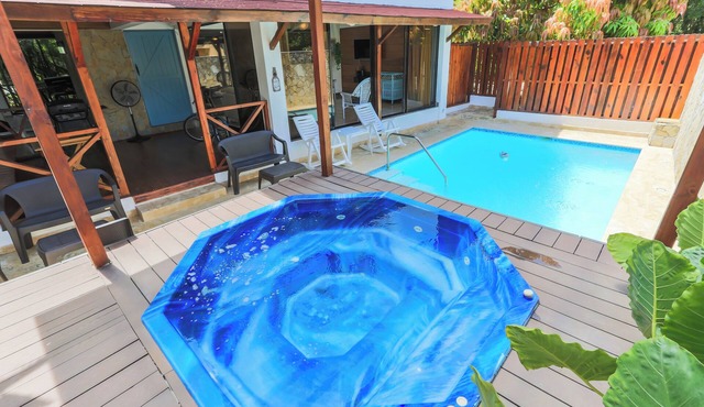 PrivatePool & Jacuzzi w/Heater| DailyCleaning| BBQ