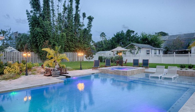 Quaint Cottage with Private Pool-Walk to Everything in St. Augustine