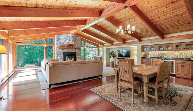 Quechee House with Hot Tub, Sauna & Club Access in Quechee