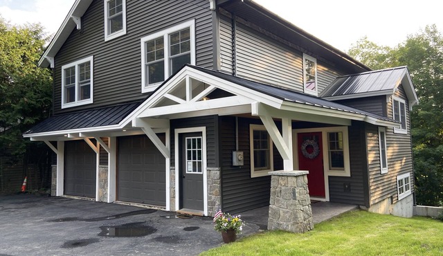 Quiet, Peaceful Location, Walk to Everything, Hot Tub, Fireplace, Game Room in Lake Placid