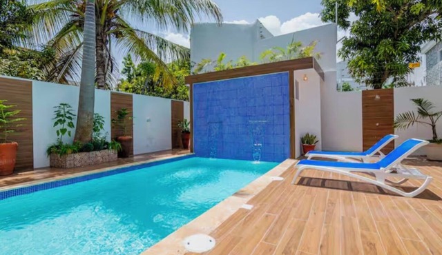 Radiant Roomy 5 Br Home with pool and parking