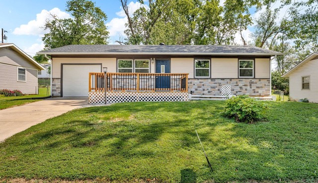 Recently Remodeled 4-bedroom house in brilliant Topeka in Topeka