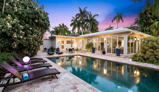 Relax in Style. Walk to Ft Lauderdale Beach & World Class shops at Las Olas Blvd in Fort Lauderdale