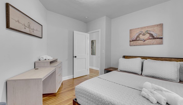 Relax on a private balcony with queen bed fast WiFi and full kitchen in St. Louis