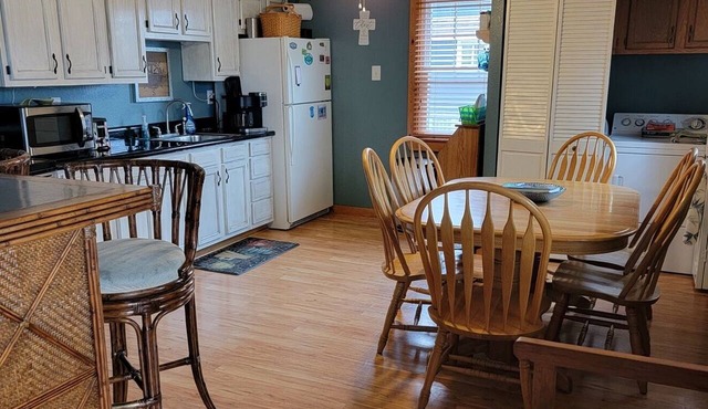 Relaxing Gem Beach, Close to Twin Oast Brewery, Orchard Eatery and Miller Ferry in Port Clinton