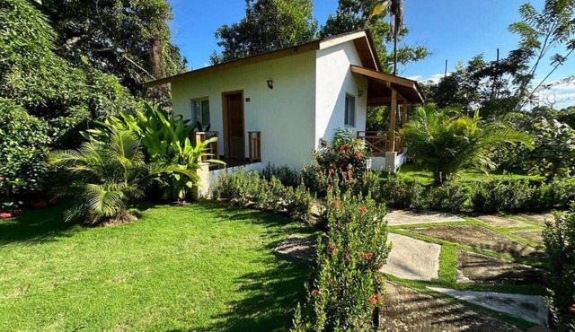 Relaxing Retreat: Bungalow with Jacuzzi and Pool n