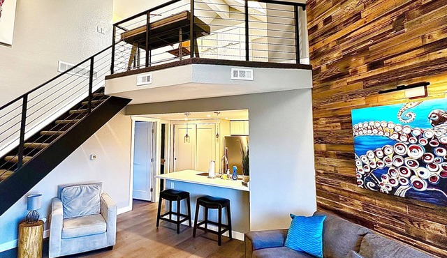 ~Remodeled Mtn View Condo, Hot Tub, Modern, Fast WiFi~ in Boulder