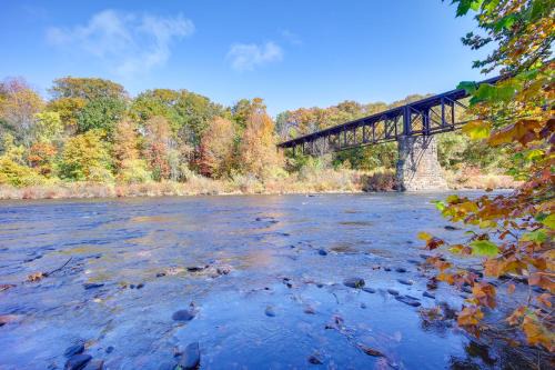 Riverfront Apt w/Fire Pit & Yard in Millers Falls in Montague