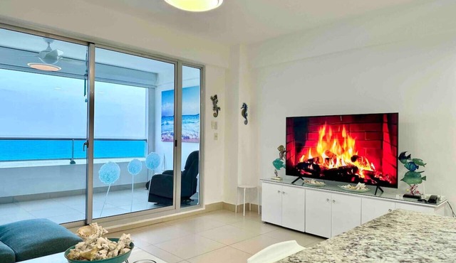 Romantic Hideaway Beach Front Condo, Spectacular Views, Pool