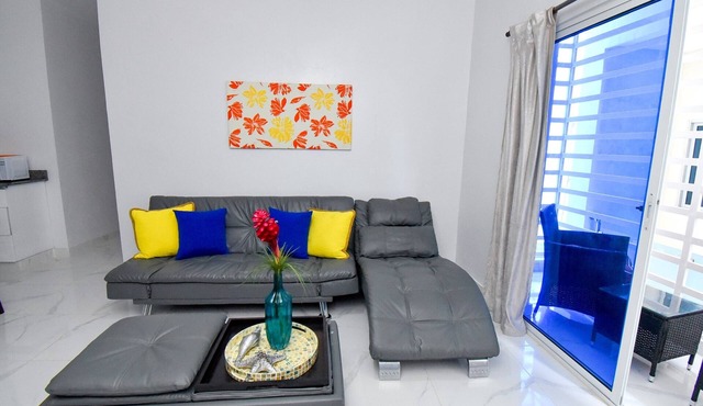 Rosil Place, Apt #4 with Balcony by the Beach