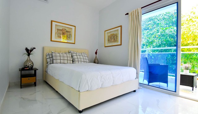 Rosil Place, Modern Beach Apt #5 with Balcony