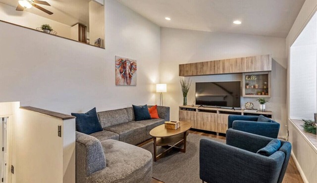 Sandy Ski Cottage | Central | Free Massage* | Patio in Sandy