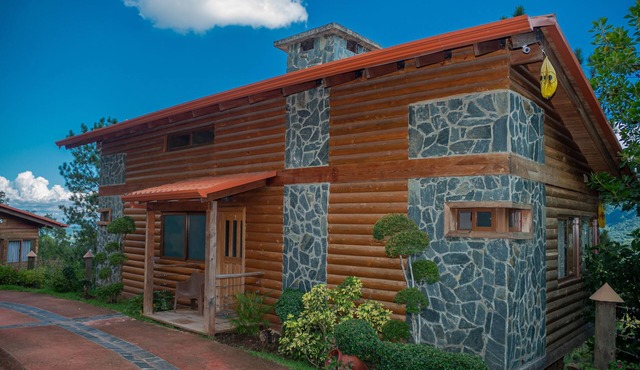 Scenic Cozy and Romantic 2 Bedroom with Jacuzzi on the Balcony